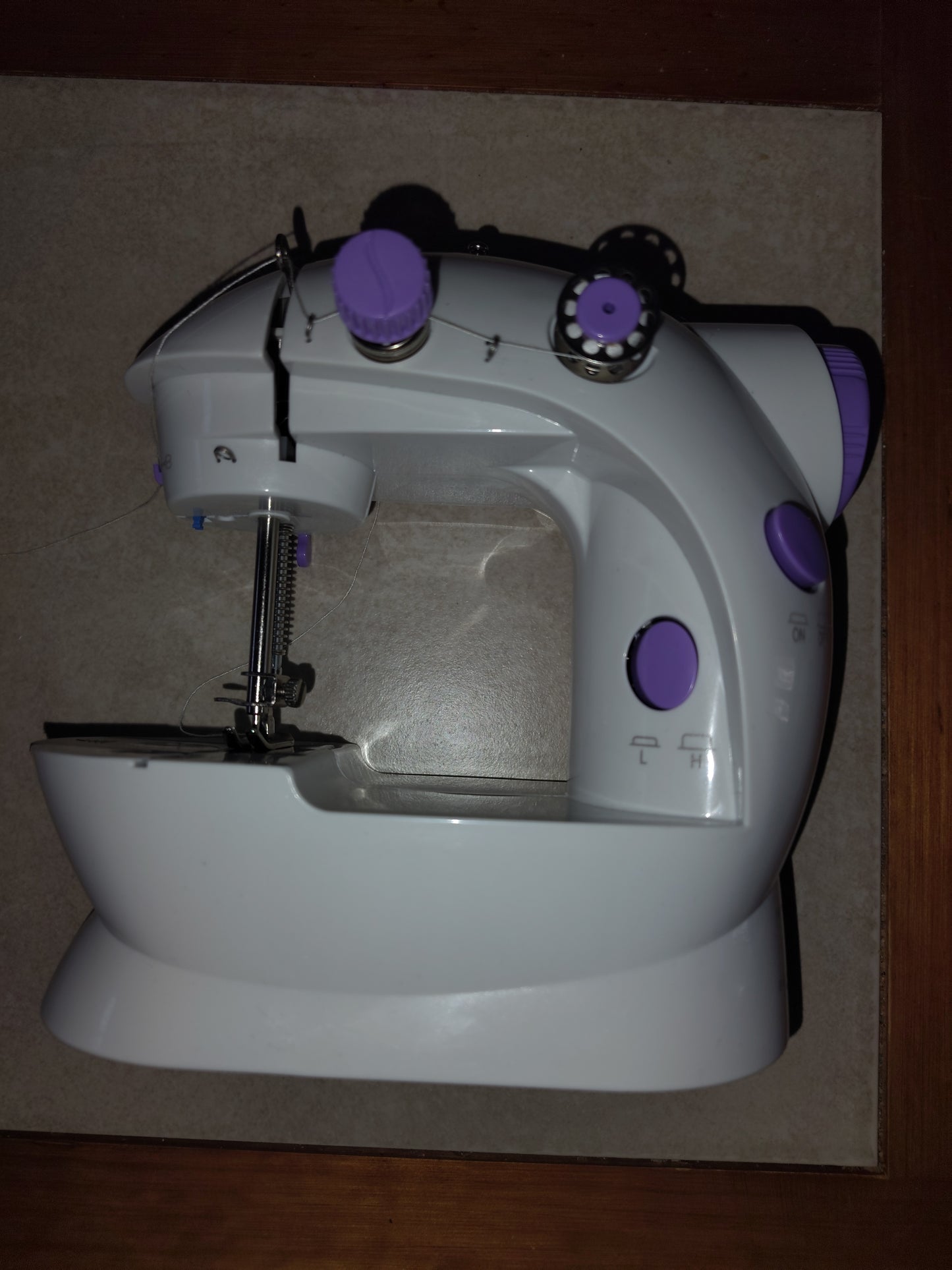 MINI MÁQUINA DE COSER PORTÁTIL