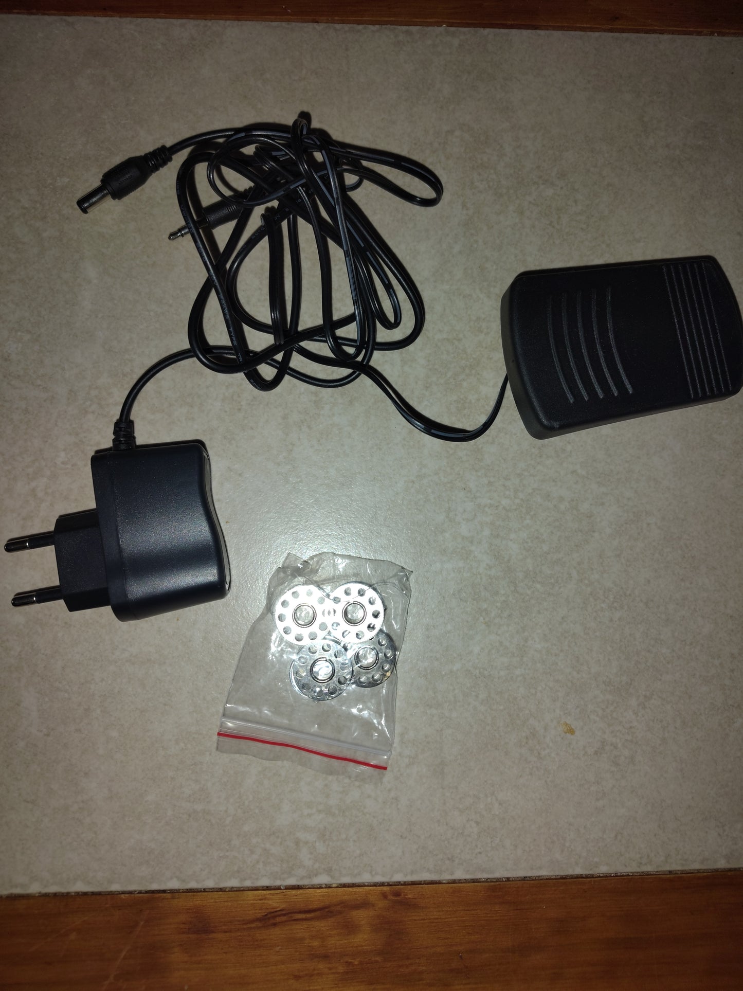 MINI MÁQUINA DE COSER PORTÁTIL